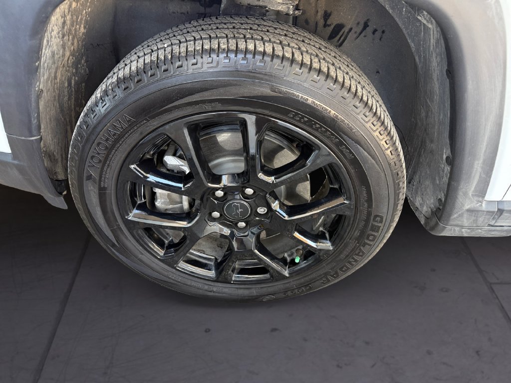 Used 2026 White Jeep Latitude image 9