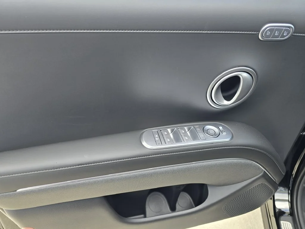 New 2027 Black Hyundai SEL image 17