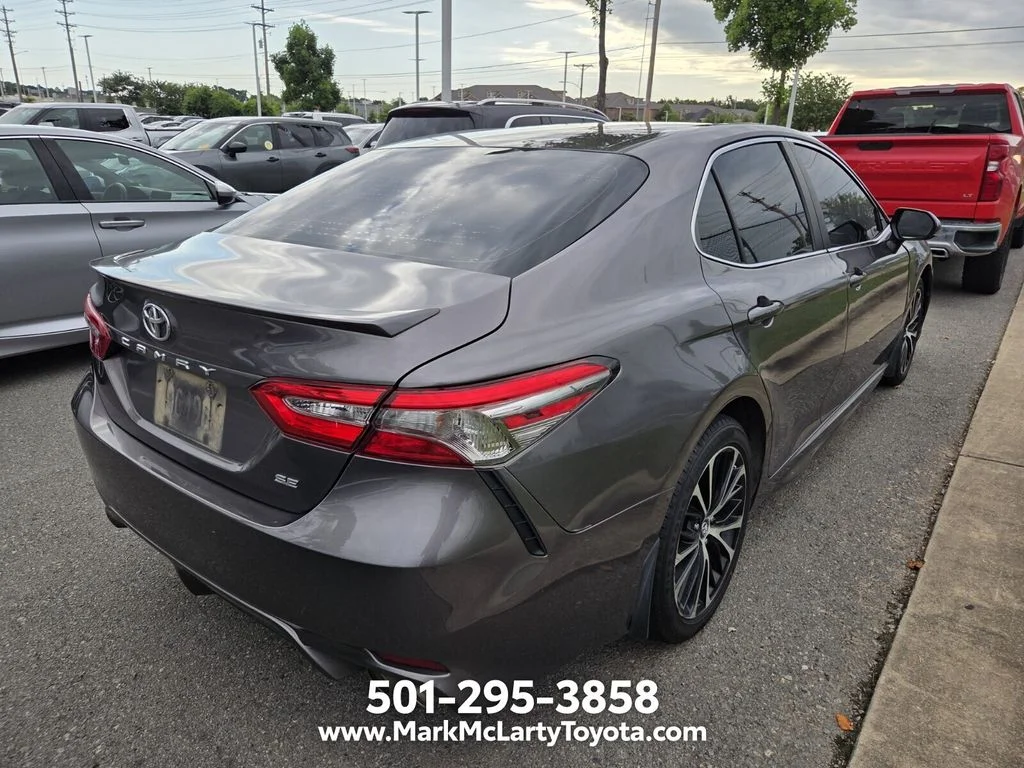 Used 2018 Gray Toyota SE image 9