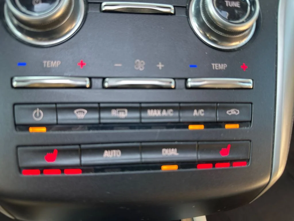 Used 2017 White Lincoln Select image 26