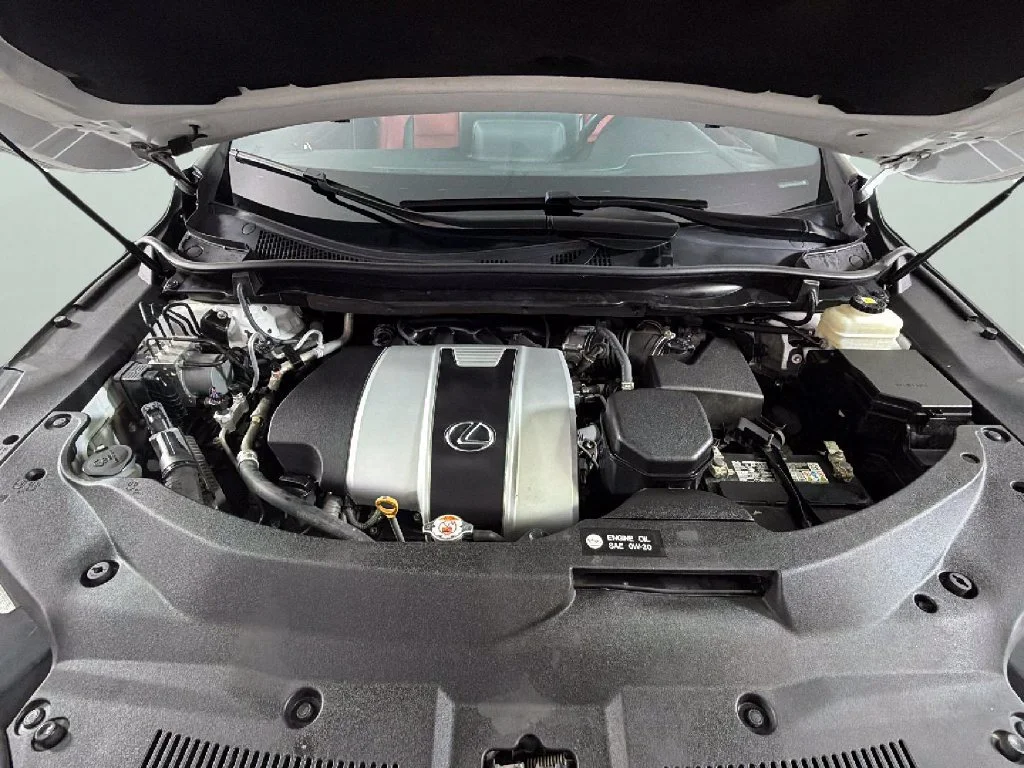 Used 2022 White Lexus F SPORT Handling image 38