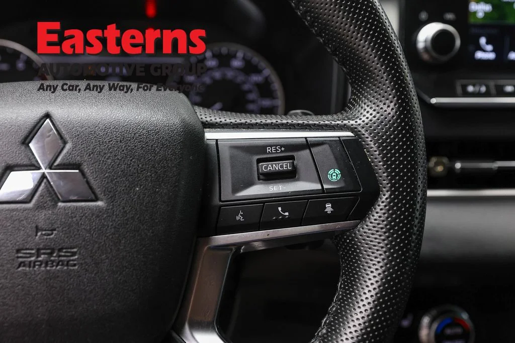Used 2024 White Mitsubishi SE image 16