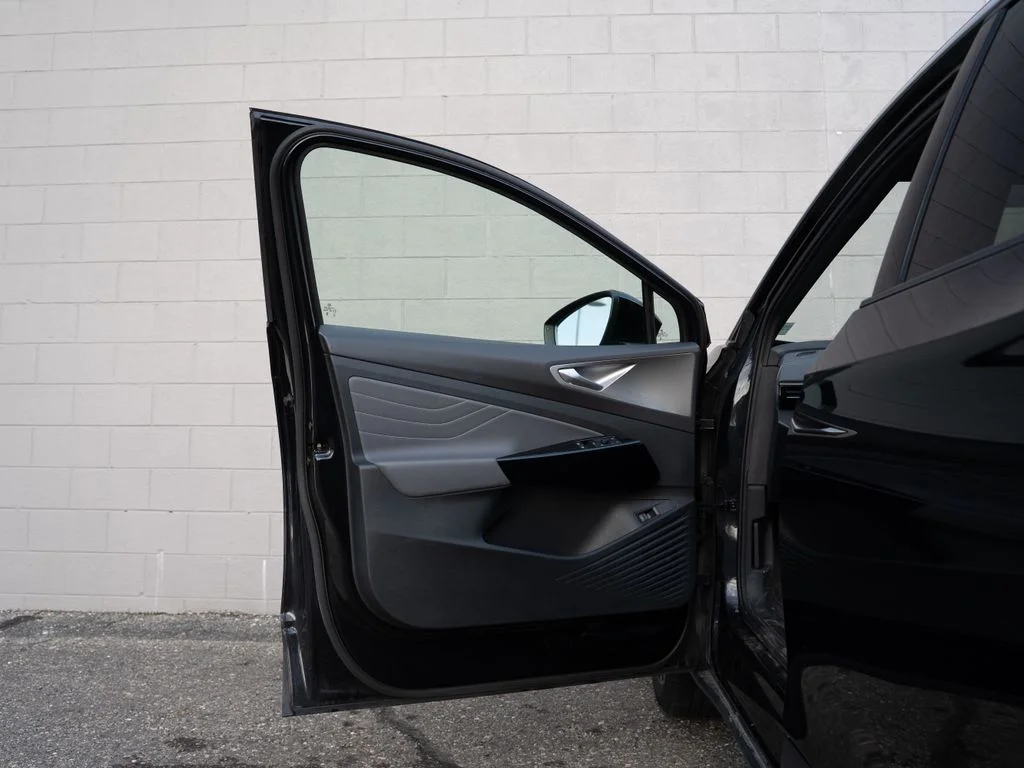 Used 2023 Black Volkswagen Pro S Plus image 15