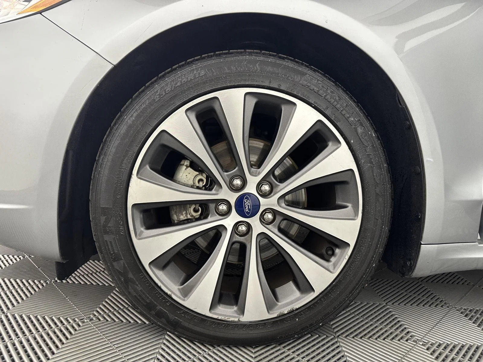 Used 2020 Iconic Silver Ford SE image 22