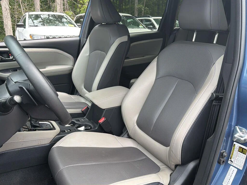 Used 2025 Horizon Blue Pearl Subaru Limited image 14