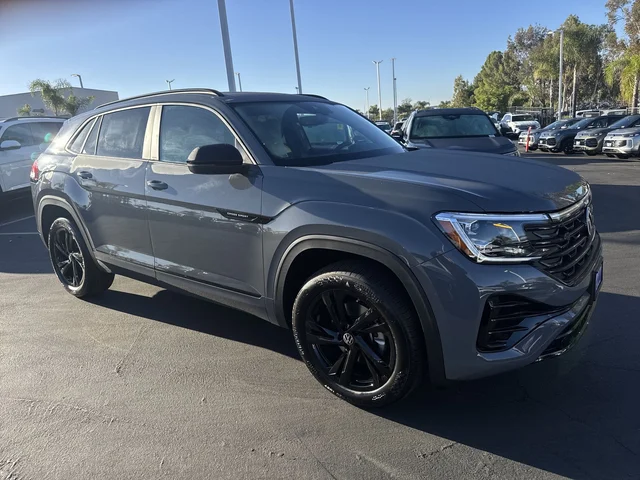 2026 Volkswagen Atlas Cross Sport 2.0T SEL R-Line Black