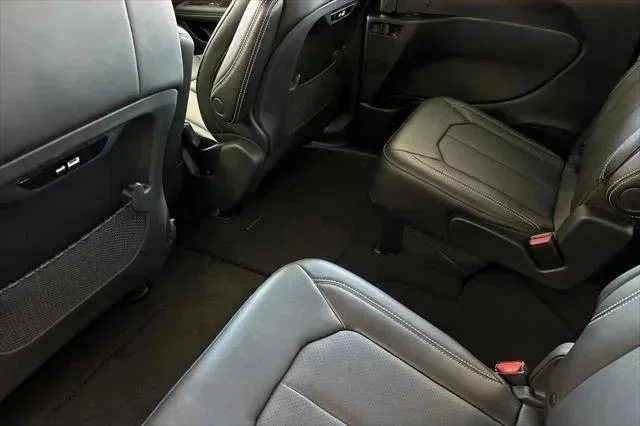 2026 Chrysler Pacifica Select - Photo 12