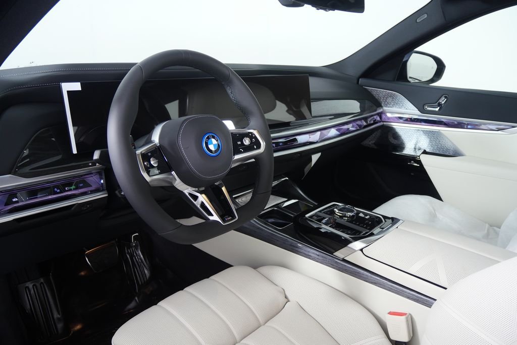 2026 BMW 7 Series 750e - Photo 13
