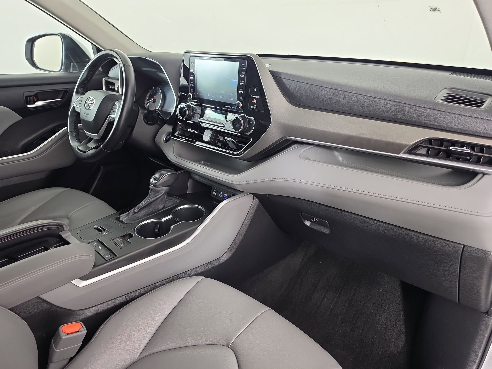 Used 2022 Silver Toyota XLE image 46