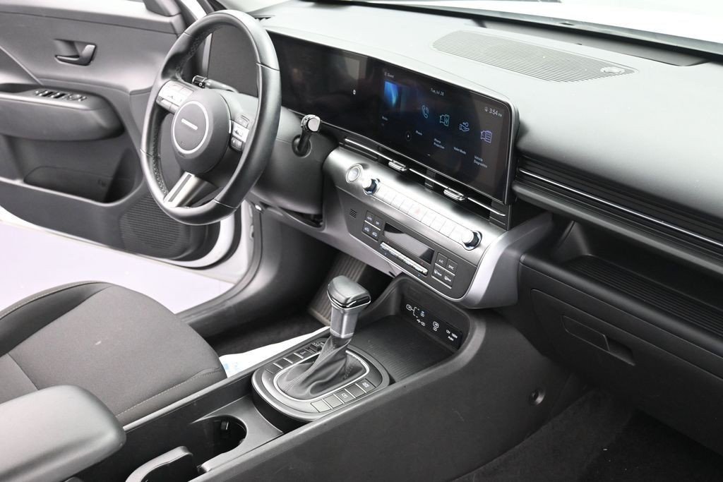 Used 2025 White Hyundai SEL AWD image 10