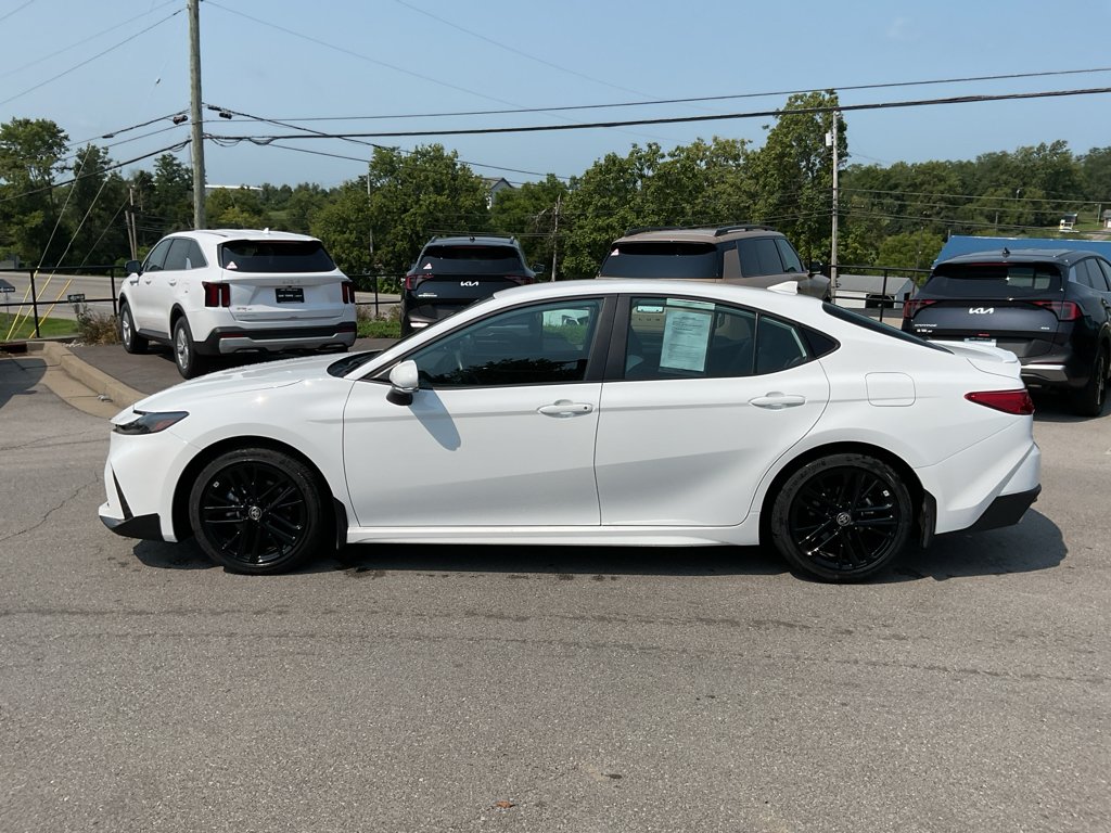 Used 2025 Ice Cap Toyota SE image 6