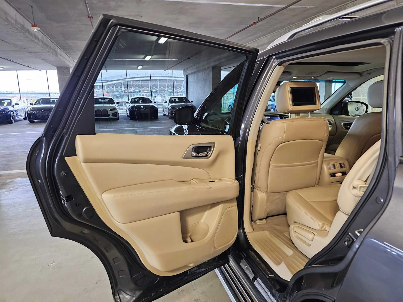 Used 2014 Dark Slate Nissan Platinum image 21