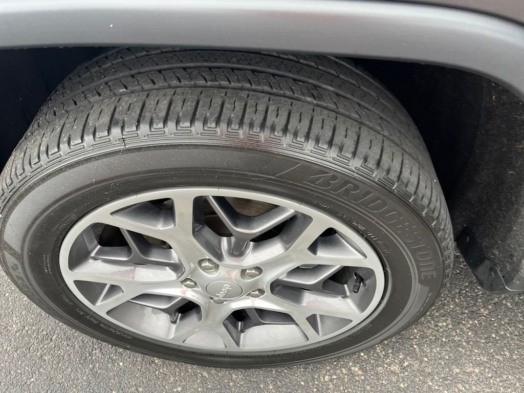 Used 2021 Gray Jeep Limited image 29