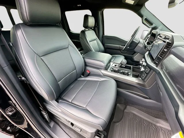 Used 2025 Black Ford Lariat image 28