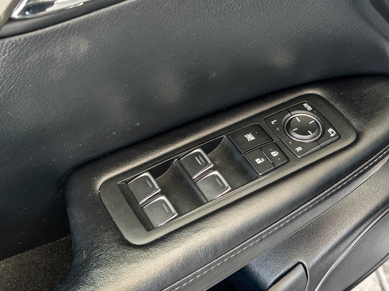 Used 2019 EMINENT WHITE PEA Lexus RX 450H image 25