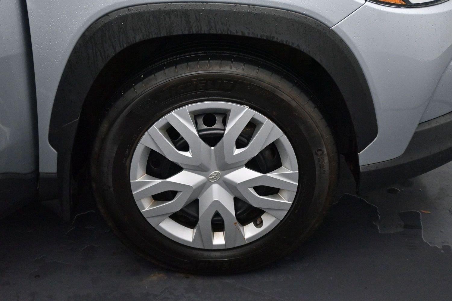 Used 2024 Sonic Silver Toyota L image 31