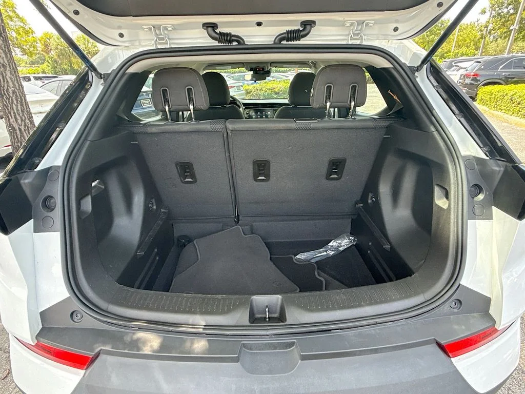Used 2022 White Chevrolet LT image 24