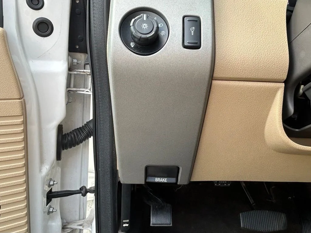 Used 2016 White Platinum Clearcoat Metallic Ford Lariat image 20