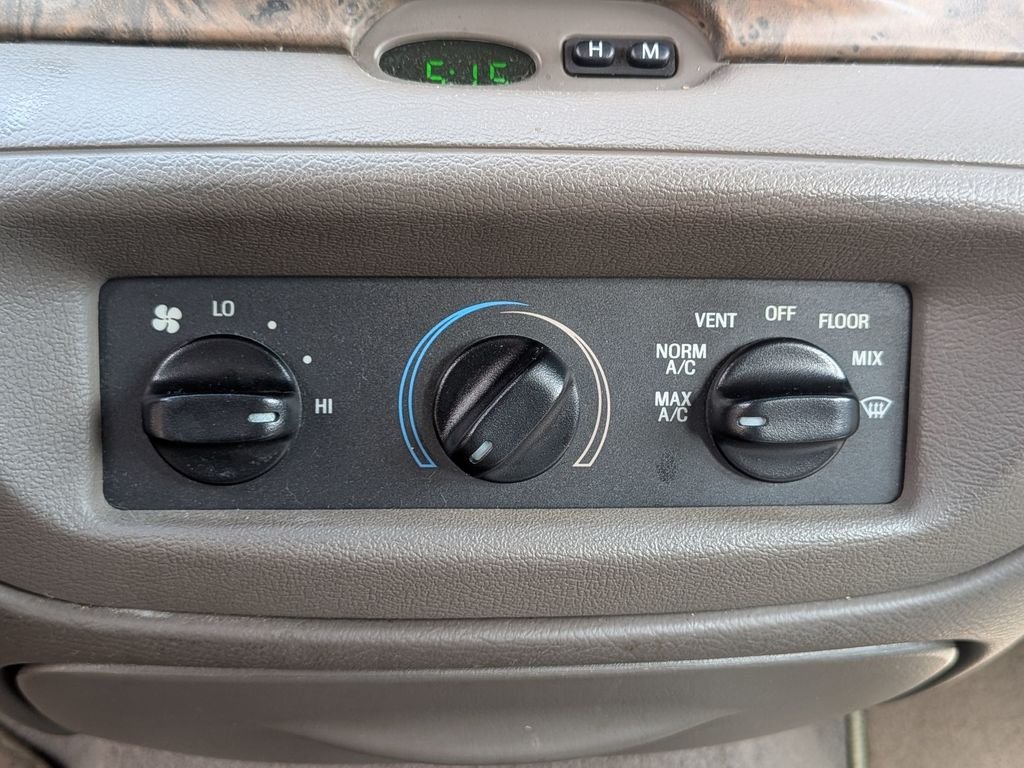Used 1999 Light Prairie Tan Clearcoat Metallic Ford Base image 19