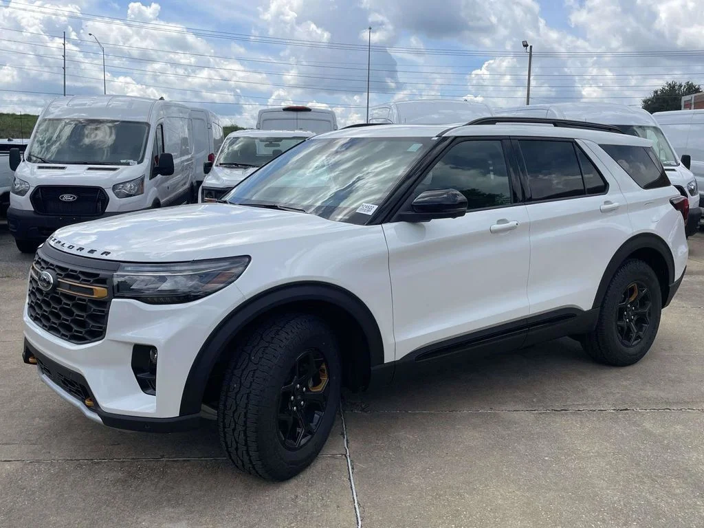 New 2026 Star White Metallic Tri-Coat Ford Tremor® image 7
