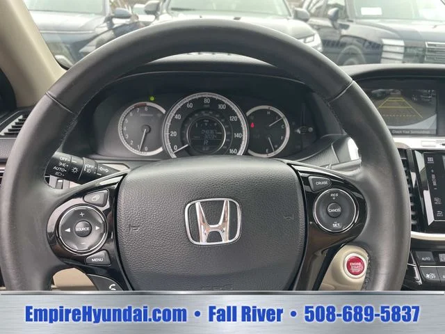 Used 2016 Silver Honda EX-L image 29