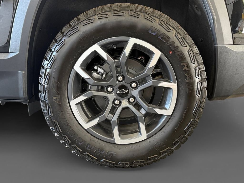 New 2026 Mosaic Black Metallic Chevrolet ACTIV image 8