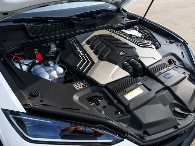 Used 2025  Lamborghini SE image 60