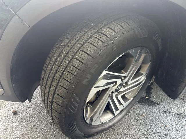 Used 2023 Black Hyundai SEL image 33