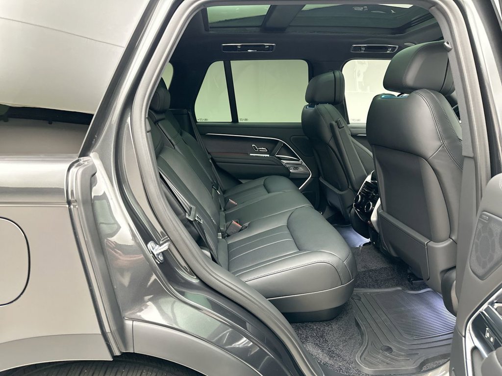New 2027 Carpathian Grey Land Rover SE image 7