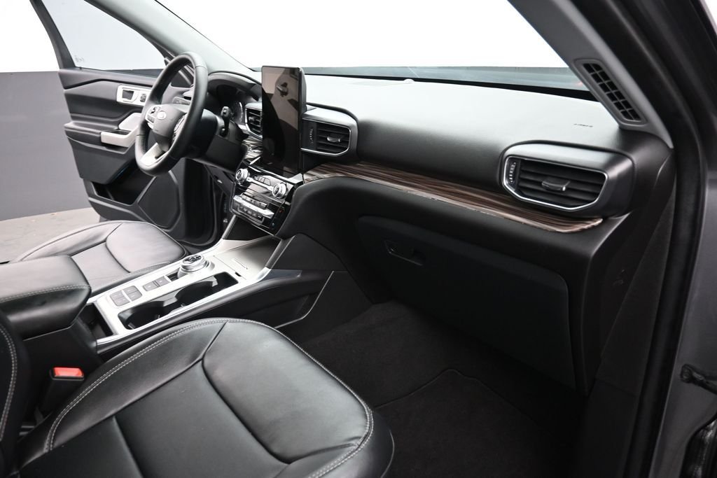 Used 2023 Gray Ford Limited image 26