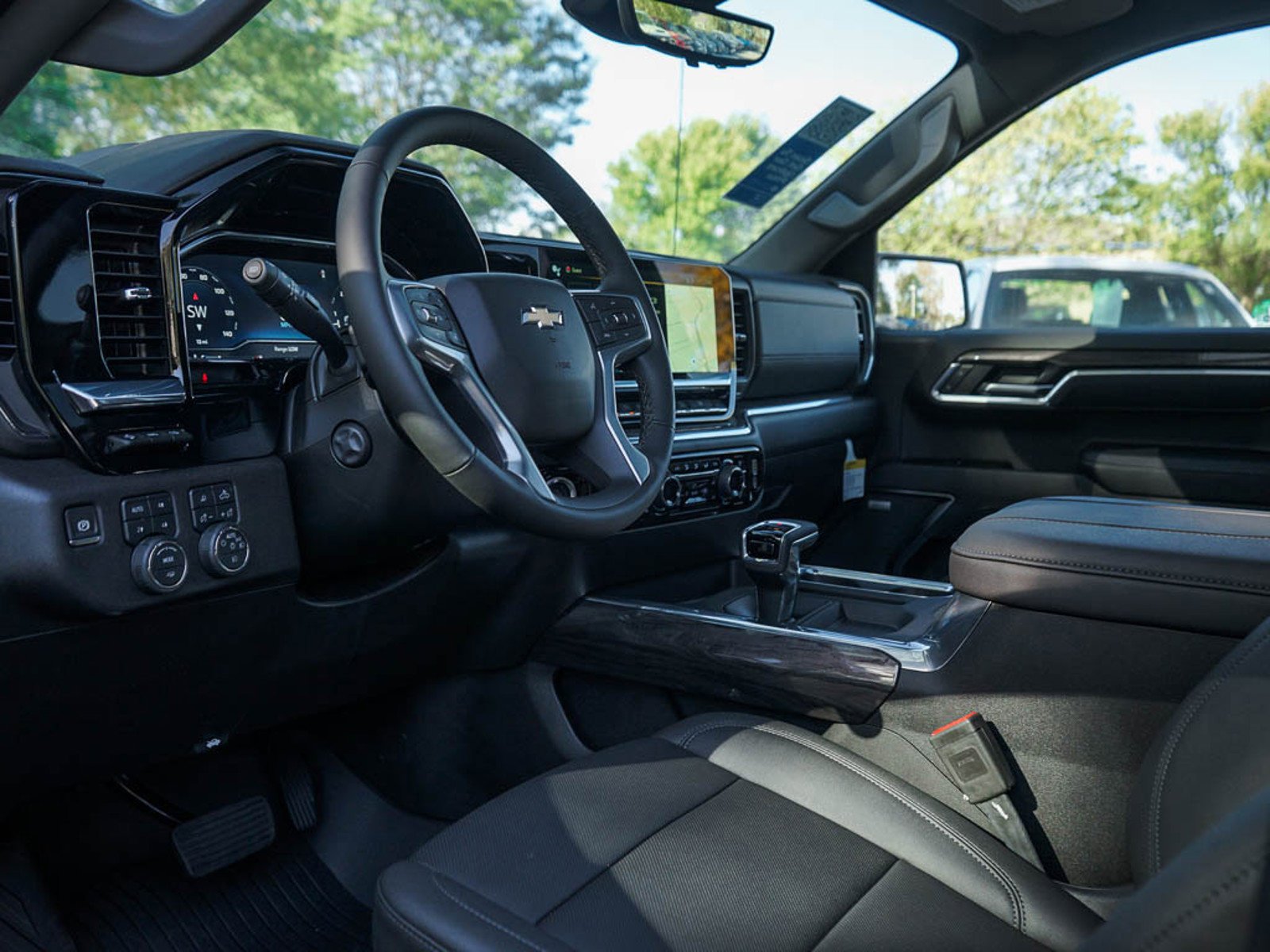 2025 Chevrolet Silverado 1500 LTZ - Photo 15