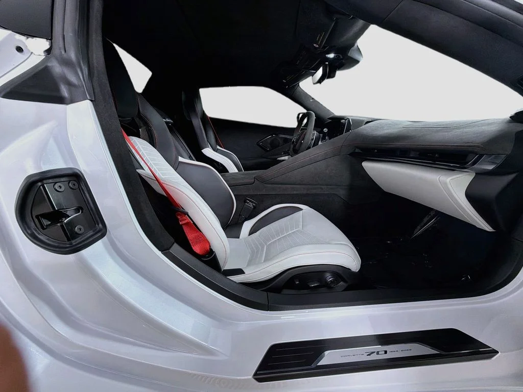 Used 2023 White Chevrolet Stingray image 25
