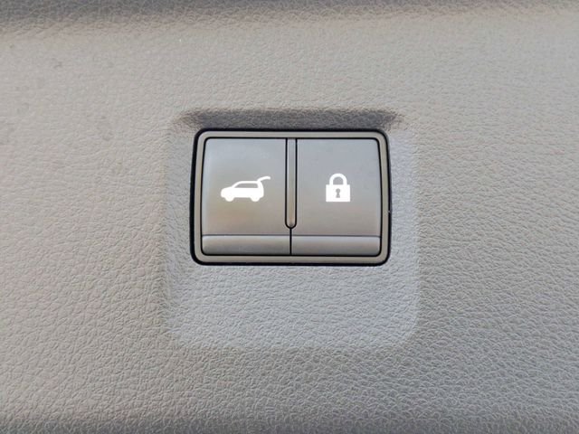 Certified Used 2023 White INFINITI LUXE image 13