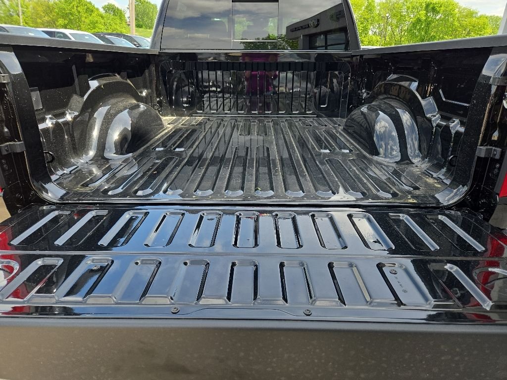 New 2026 Diamond Black Crystal Pearl-Coat Exterior Paint RAM Big Horn/Lone Star image 25