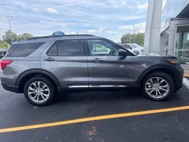 Used 2022 Gray Metallic Ford XLT image 2