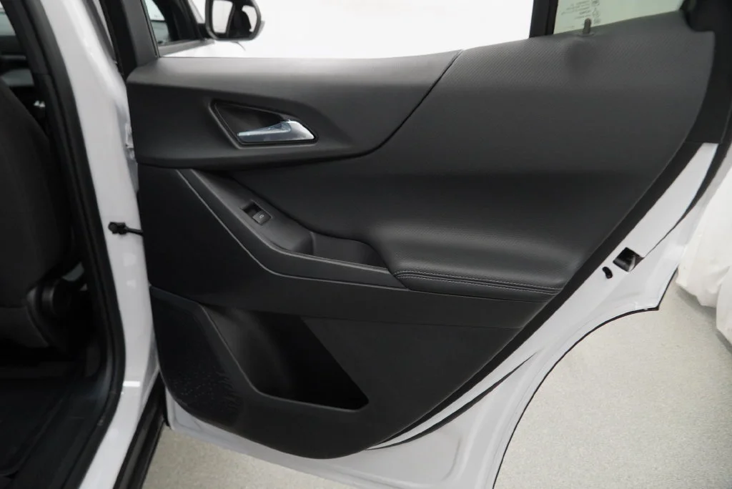 New 2027 Summit White Chevrolet LT image 26