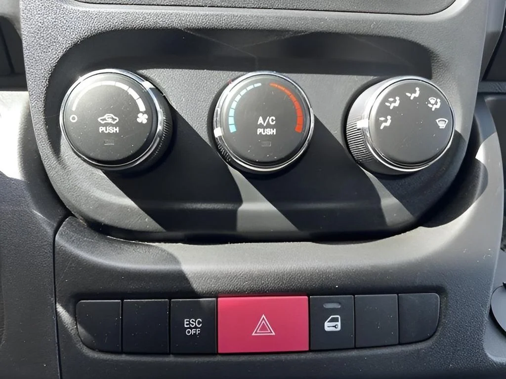 Used 2014 White Ram Base image 22