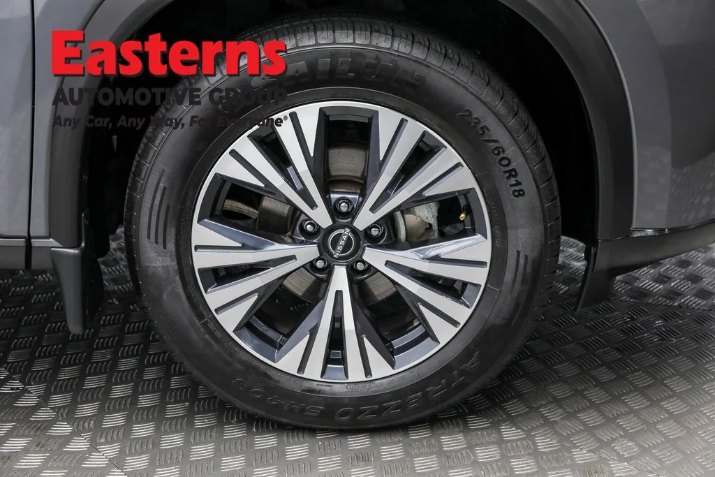 Used 2023 Gray Nissan SV image 31