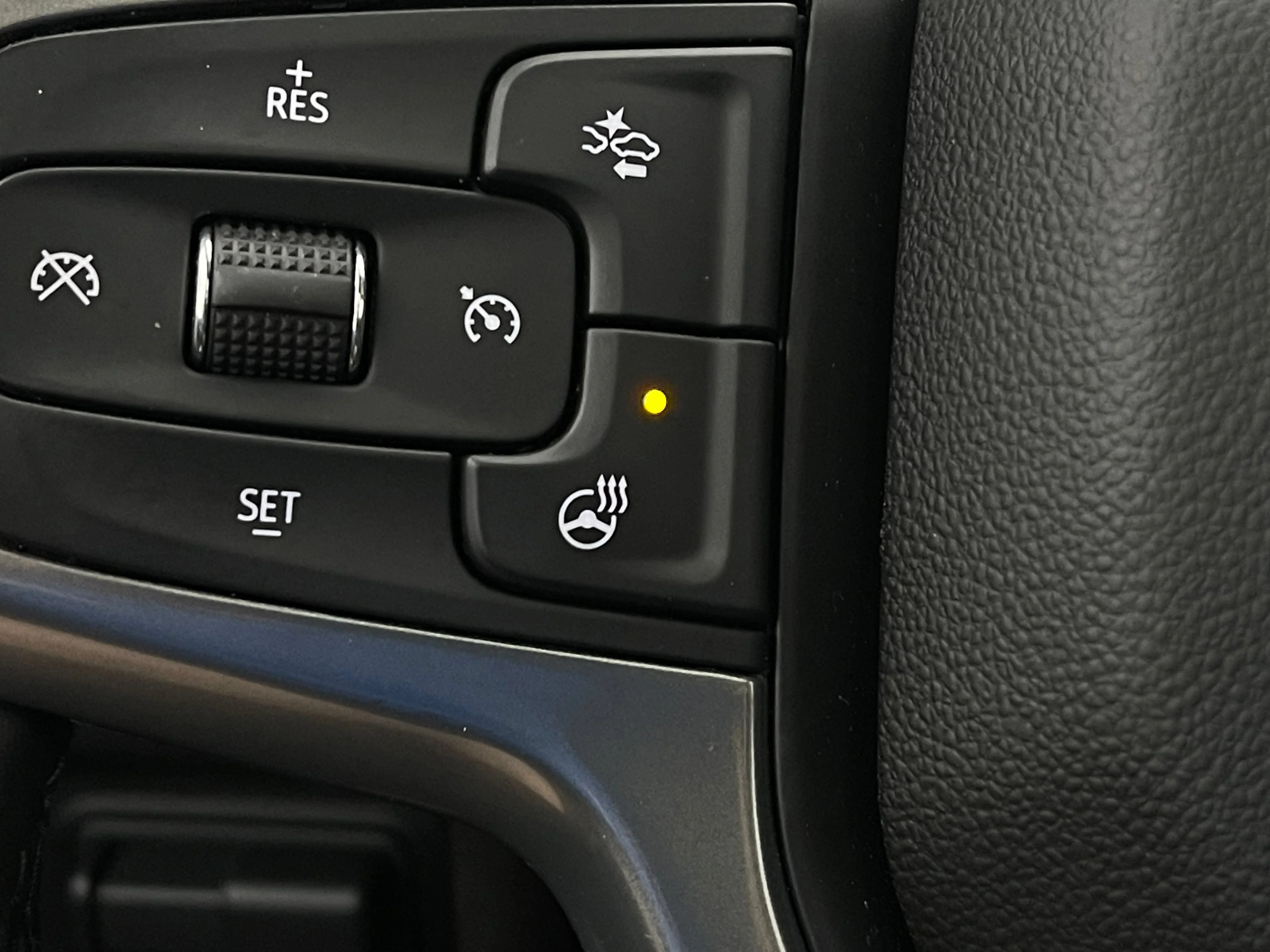 Used 2022 Iridescent Pearl Tricoat Chevrolet Z71 image 24