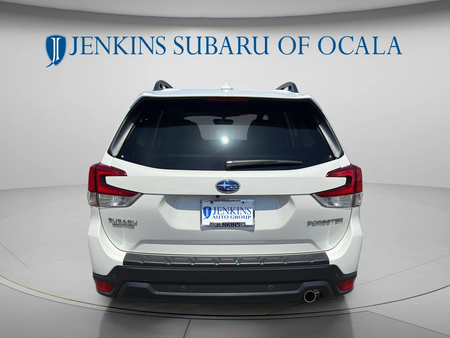 Used 2023 Crystal White Pearl Subaru Limited image 4