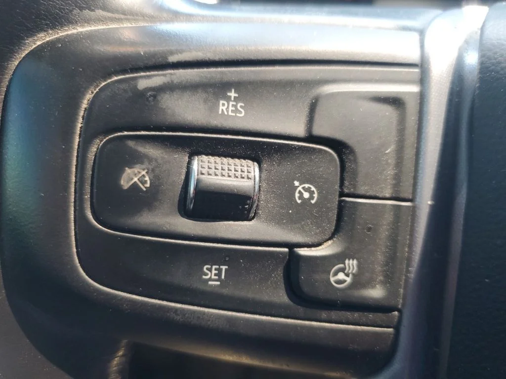 Used 2019  GMC SLE image 26