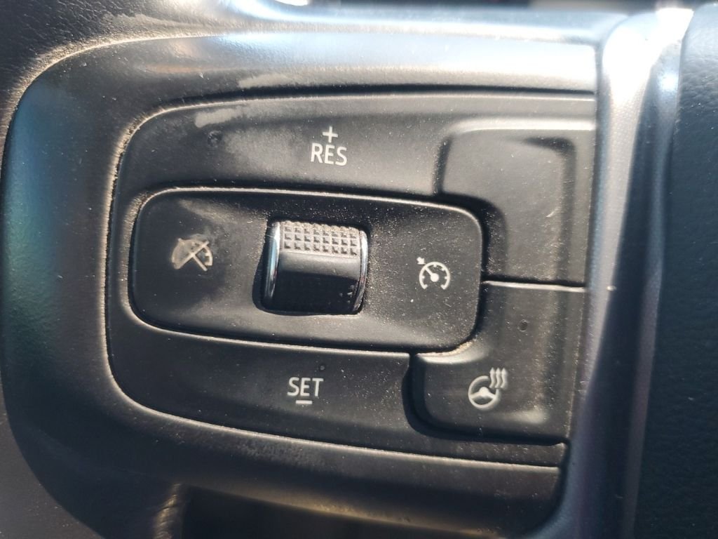 Used 2019  GMC SLE image 26