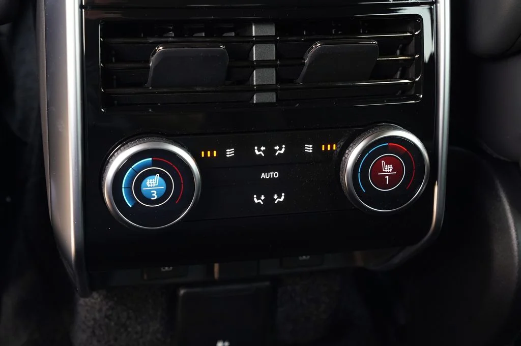 New 2026 Santorini Black Land Rover SE image 34