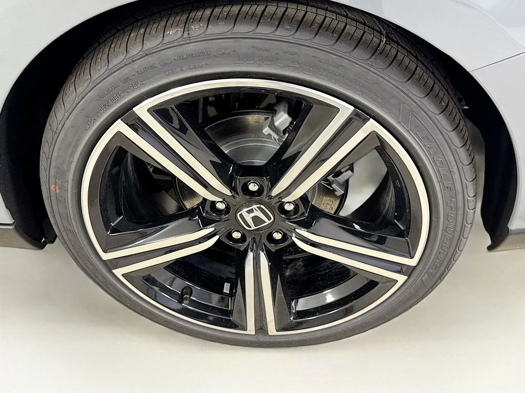 New 2026 Urban Gray Pearl Honda SE image 14