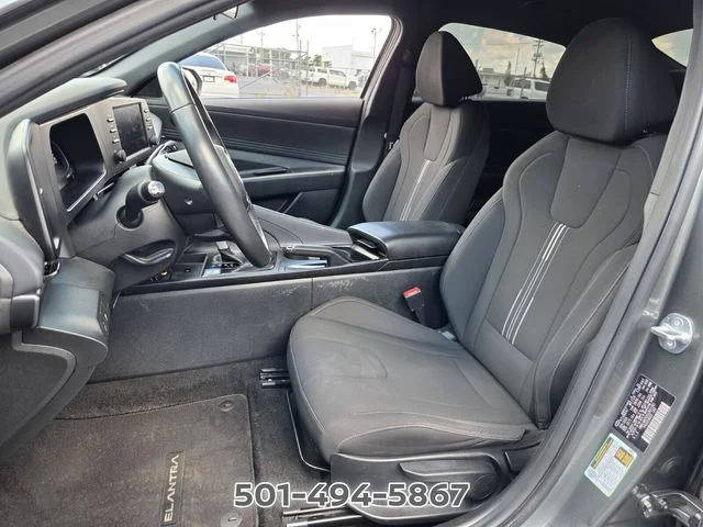 Used 2025 Gray Hyundai SEL Sport image 9