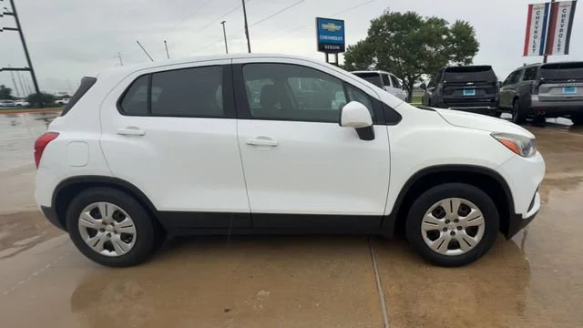 Used 2018 SUMMIT WHITE Chevrolet LS image 9