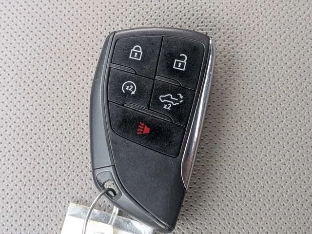 Used 2024 Summit White GMC Elevation image 32
