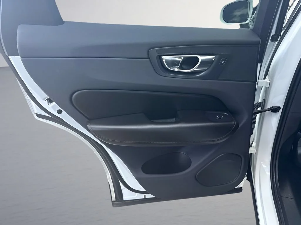 Used 2019  Volvo Momentum image 27
