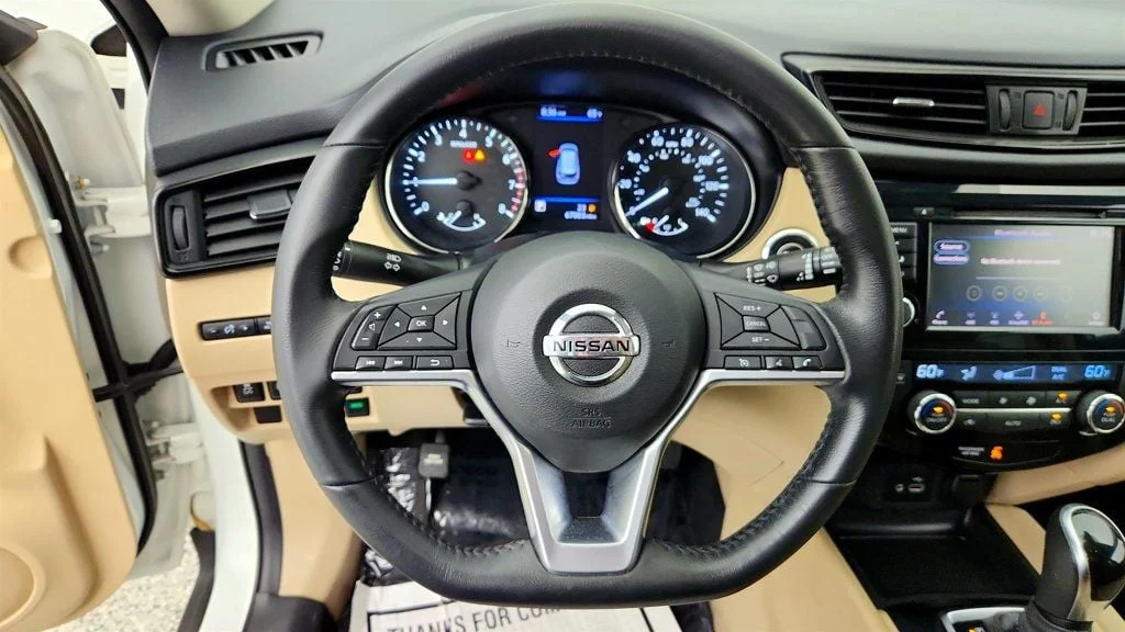 Used 2019 Pearl White Tricoat Nissan FWD SV image 13