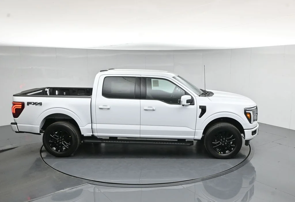 New 2026 Oxford White Ford Lariat image 41